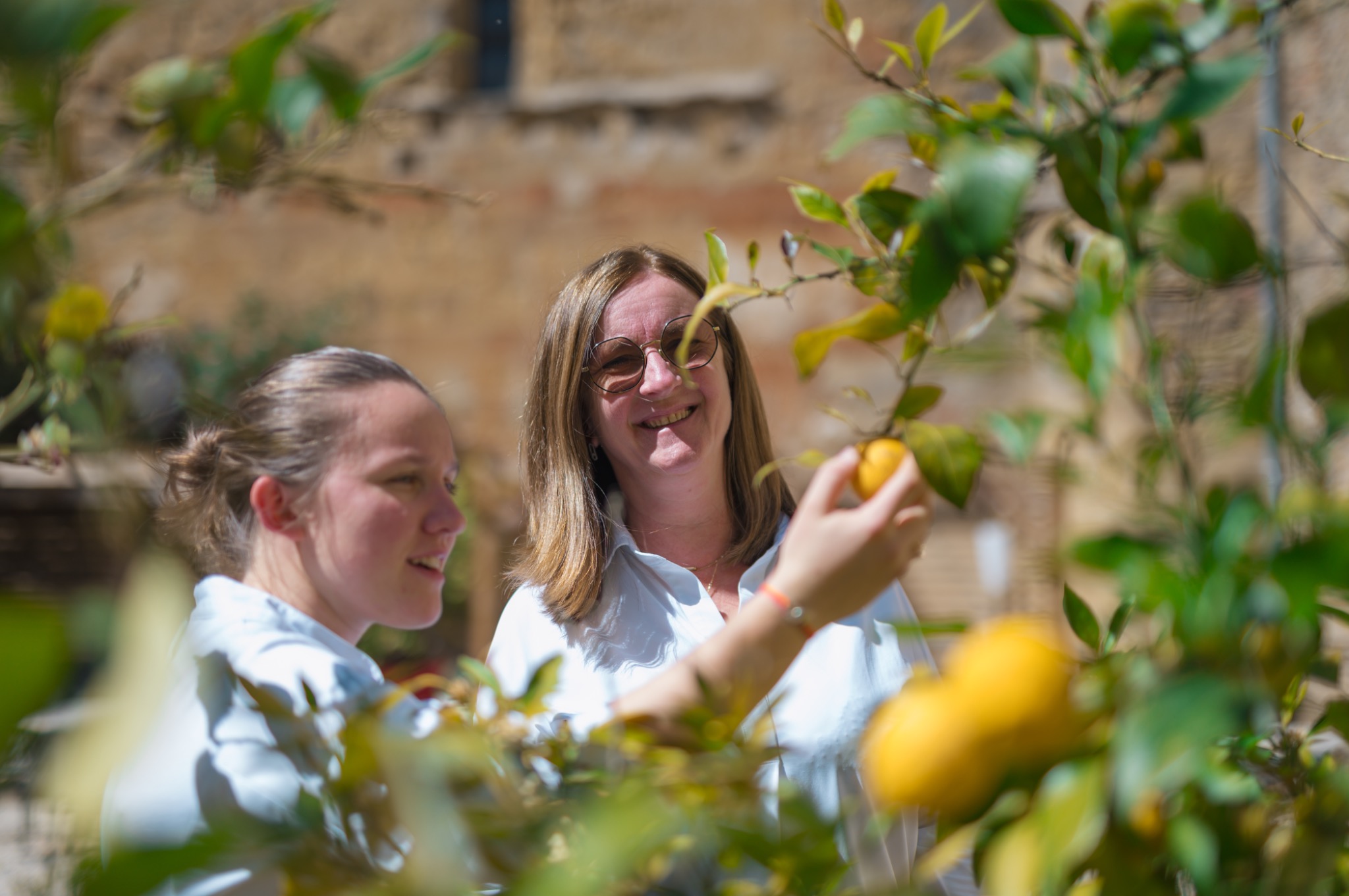 Carolyn dans le jardin